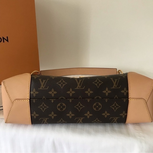Louis Vuitton Berri PM Monogram Canvas - Picture 7 of 17